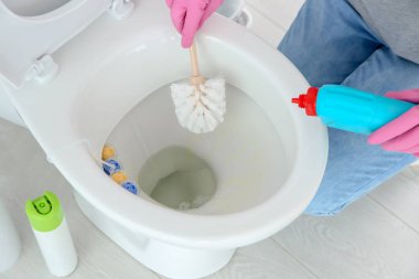 Kadın banyo Klozet Temizleme