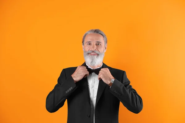 Handsome Bearded Mature Man Suit Color Background — Stock Photo, Image