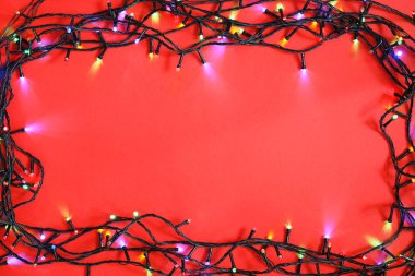 Renk arka plan, üstten görünüm parlak Noel ışıkları