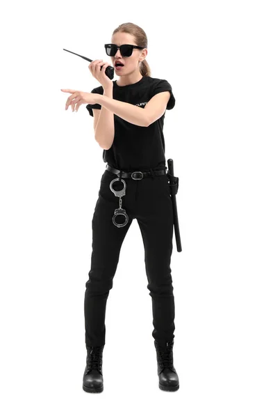 Θηλυκό Φρουρά Ασφαλείας Χρησιμοποιώντας Φορητές Ραδιο Συσκευή Αποστολής Σημάτων Λευκό — Φωτογραφία Αρχείου