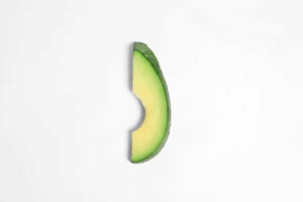 Scheibe Avocado Auf Weißem Hintergrund — Stockfoto