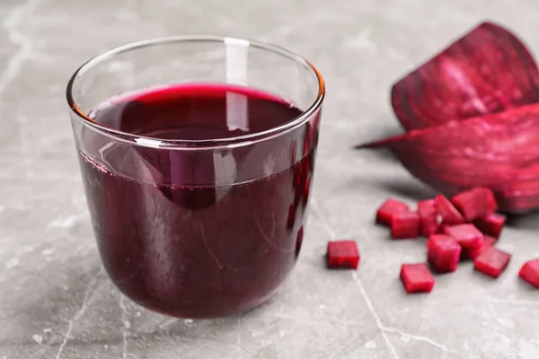 Vaso Con Zumo Remolacha Fresca Saludable Mesa — Foto de Stock