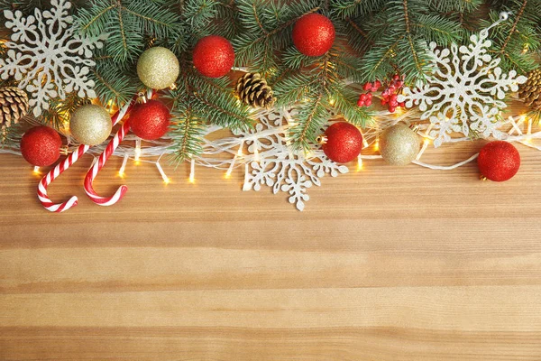 Plat Lag Samenstelling Met Kerstdecoratie Houten Achtergrond — Stockfoto