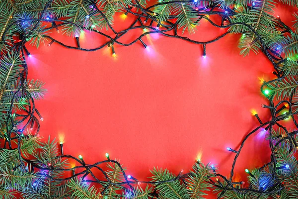 Luci Natale Incandescenti Rami Abete Sfondo Colore Vista Dall Alto — Foto Stock