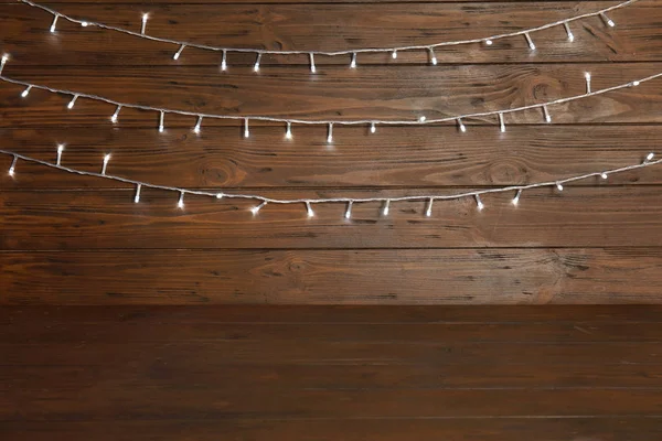 Schöne Weihnachtsbeleuchtung Auf Holzgrund — Stockfoto
