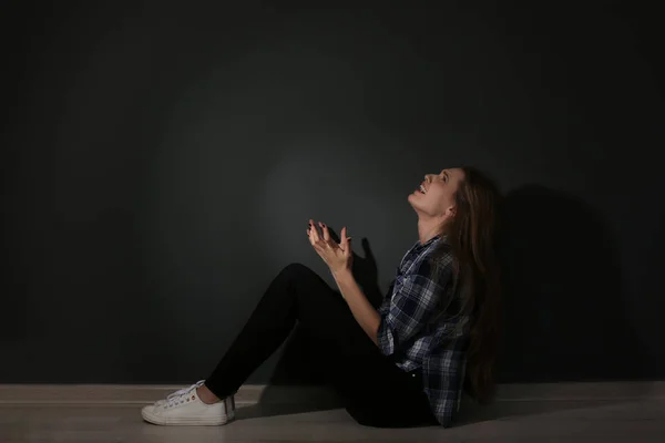 Depressed Young Woman Sitting Floor Darkness — Stock Photo, Image