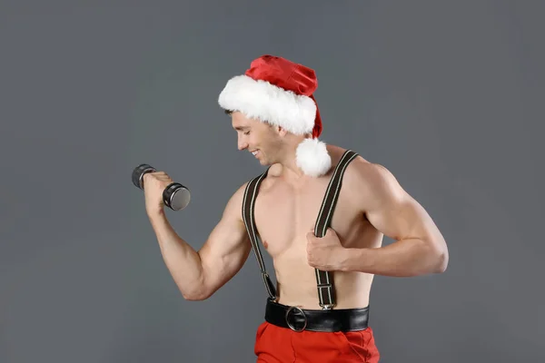 Young Muscular Man Santa Hat Dumbbells Gray Background — Stock Photo, Image