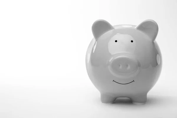 Schattig Piggy Bank Witte Achtergrond Geld Besparing — Stockfoto