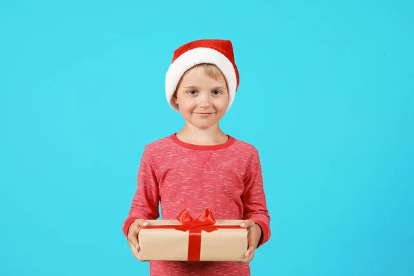 Милий Маленька Дитина Санта Hat Різдвяний Подарунок Колір Тла — стокове фото