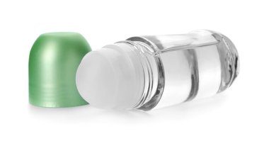 Beyaz arka plan roll-on deodorant. Cilt Bakımı