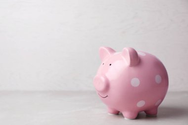 Pembe kumbara masada. Para tasarrufu