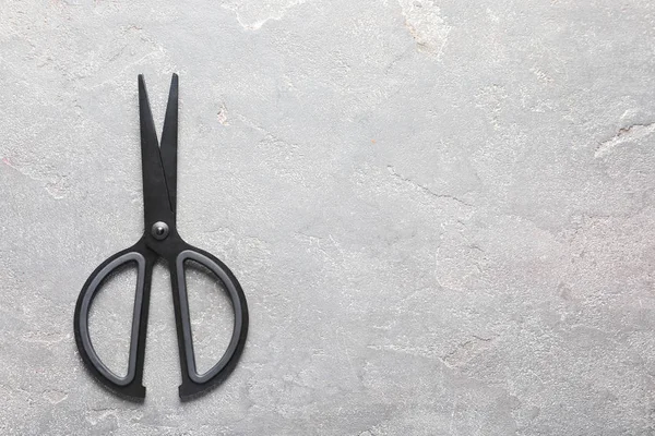 Ножницы Сером Фоне Вид Сверху Пошивочное Оборудование — стоковое фото