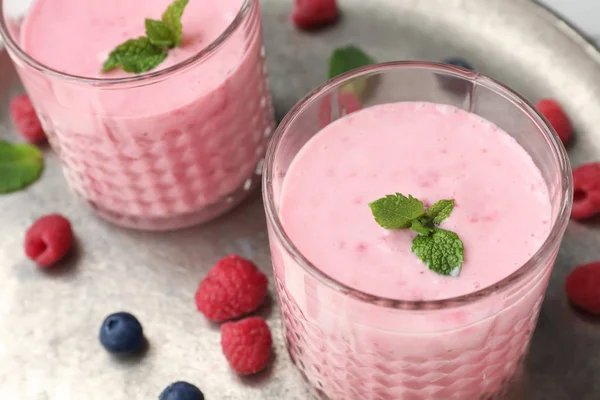 Delicioso Batido Con Frambuesas Vasos Primer Plano — Foto de Stock