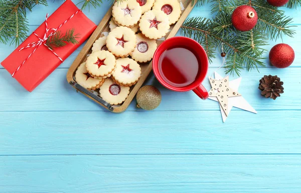 Χριστουγεννιάτικα Είδη Και Μπισκότα Linzer Γλυκιά Μαρμελάδα Ξύλινα Φόντο Top — Φωτογραφία Αρχείου