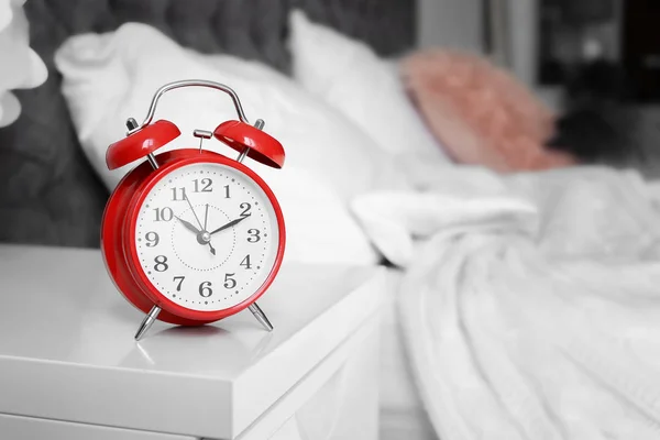Reloj Despertador Analógico Mesa Del Dormitorio Hora Del Día — Foto de Stock