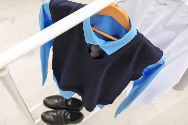 Uniforme Escolar Para Niño Percha Interior — Foto de Stock