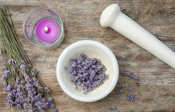 Mortero Con Flores Lavanda Mesa Vista Superior Ingrediente Para Cosméticos —  Fotos de Stock