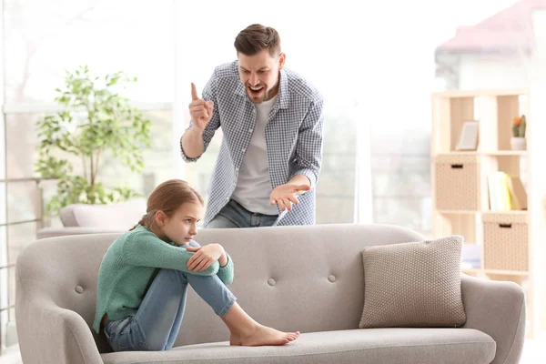 Father Arguing Daughter Home — Stock Photo, Image