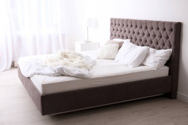 Şık yatak odası iç rahat yatak