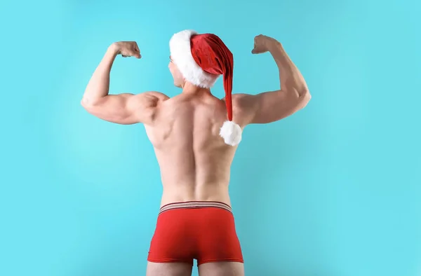 Young Muscular Man Santa Hat Color Background — Stock Photo, Image