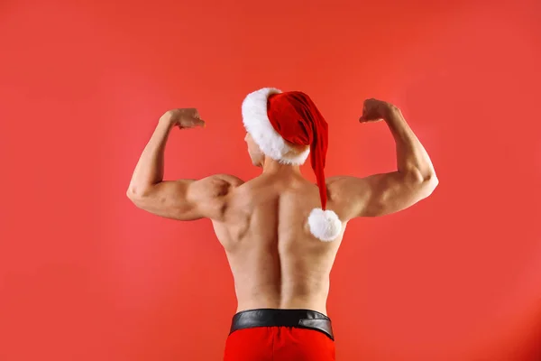 Young Muscular Man Santa Hat Color Background — Stock Photo, Image