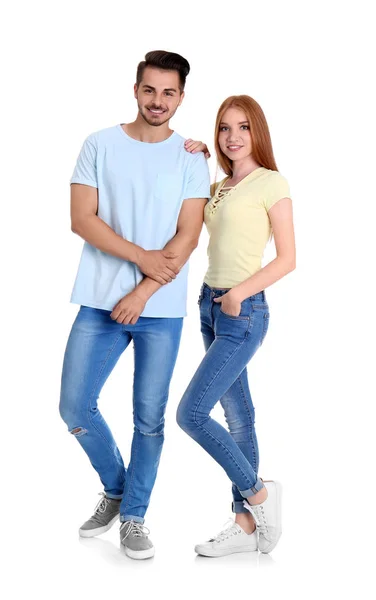 Beyaz Arka Plan Üzerinde Şık Jeans Genç Çift — Stok fotoğraf