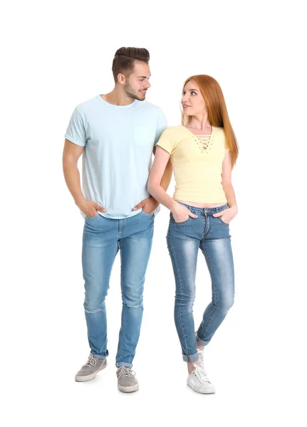 Pareja Joven Jeans Con Estilo Sobre Fondo Blanco — Foto de Stock