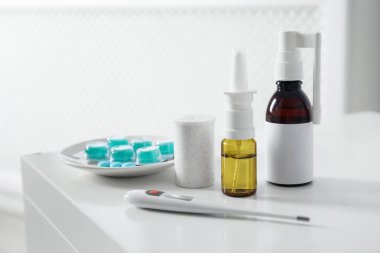 Farklı soğuk ilaçlar kapalı tablo kümesi