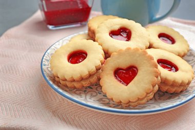 Sweet ile geleneksel Noel Linzer kurabiye plaka reçel