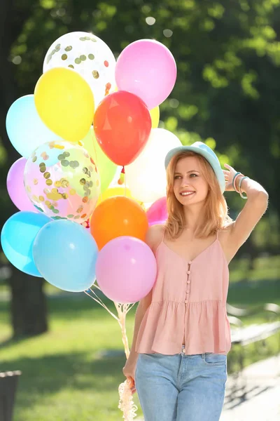 Mujer Joven Con Globos Colores Aire Libre Día Soleado — Foto de Stock