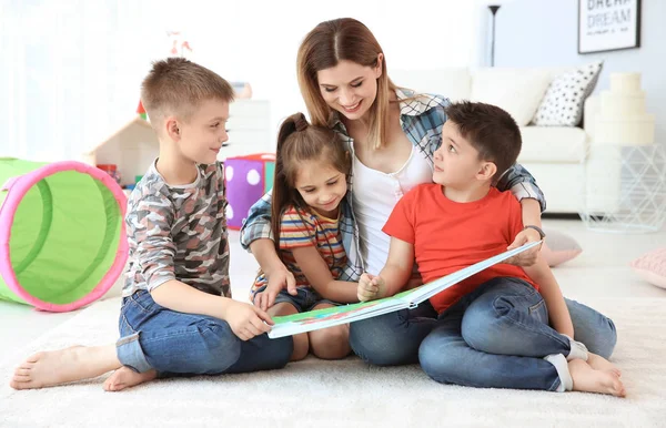 Cute Little Children Reading Book Floor Young Mother Playing Room — Stock Photo, Image