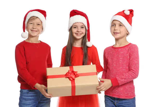 Милі Маленькі Діти Капелюхах Різдвяною Подарунковою Коробкою Білому Тлі — стокове фото