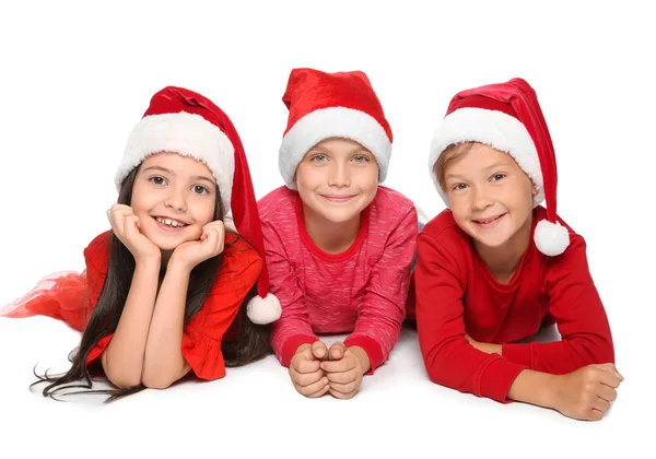 Słodkie Dzieci Santa Kapelusze Białym Tle Boże Narodzenie Celebracja — Zdjęcie stockowe