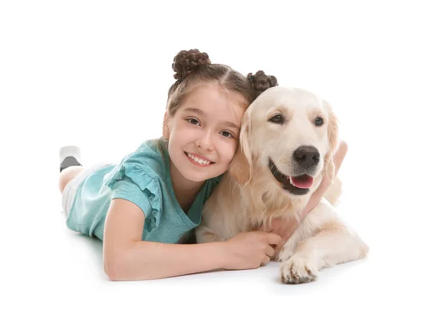 Lindo Niño Pequeño Con Mascota Sobre Fondo Blanco — Foto de Stock