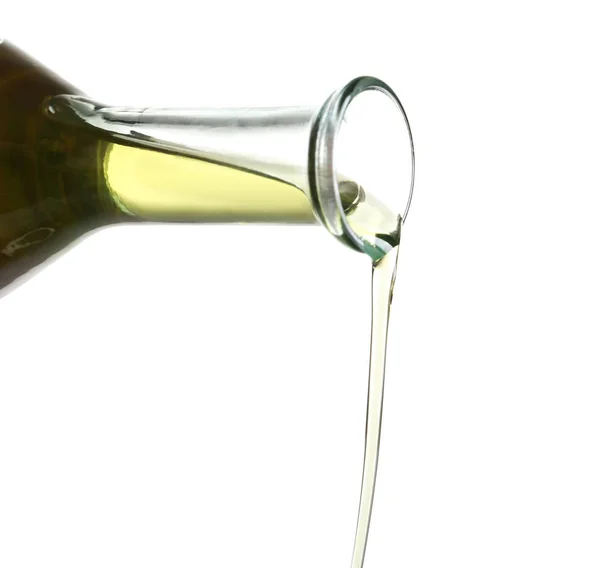 Наливання Свіжої Оливкової Олії Білому Тлі — стокове фото