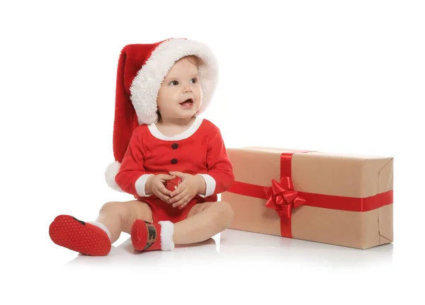 Симпатичный Маленький Ребенок Рождественском Костюме Подарке Белом Фоне — стоковое фото