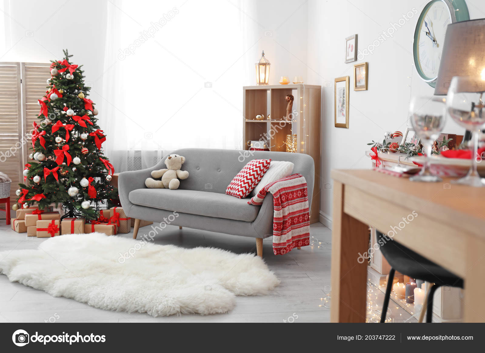 Living room interior with decorated Christmas tree — Fotografie od liudmilachernetska gmail