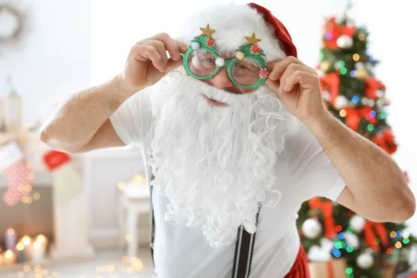 Authentique Père Noël Avec Des Lunettes Drôles Intérieur — Photo