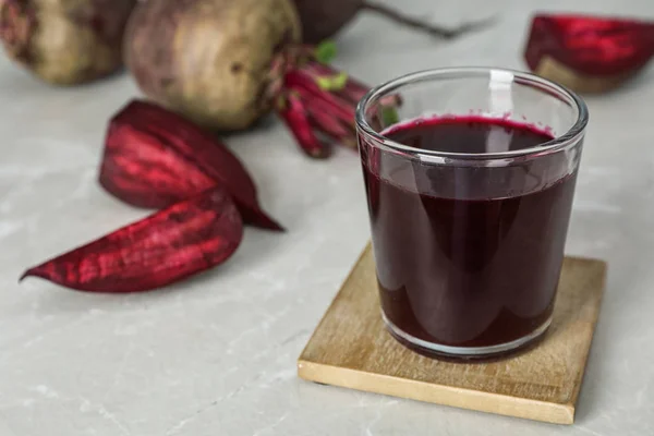 Vidro Com Suco Beterraba Saudável Fresco Mesa — Fotografia de Stock