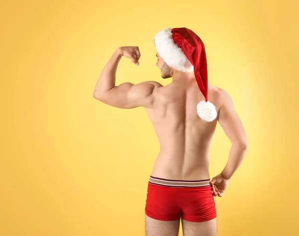 Shirtless Joven Santa Claus Con Cuerpo Sexy Fondo Color —  Fotos de Stock