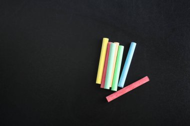 Renk adet tebeşir yazı tahtası, üstten görünüm