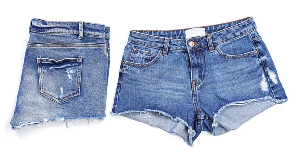 Stijlvolle Jean Shorts Witte Achtergrond Bovenaanzicht — Stockfoto