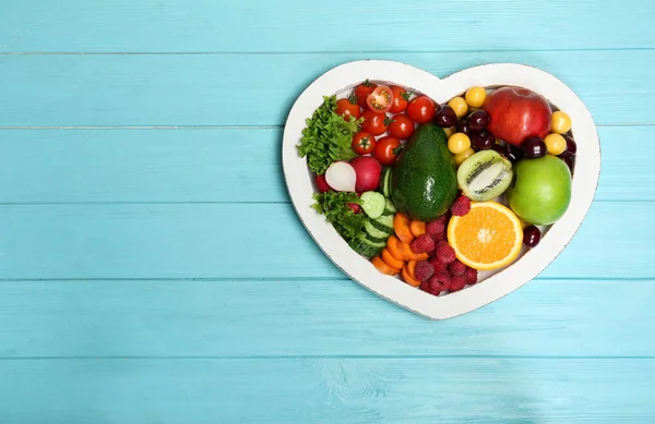 Heart Shaped Plate Fresh Fruits Vegetables Wooden Background Top View — Stock Photo, Image