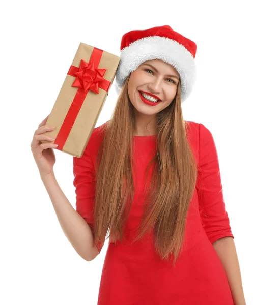 年轻漂亮的女子在圣诞老人的帽子与礼品盒在白色背景 圣诞庆典 — 图库照片