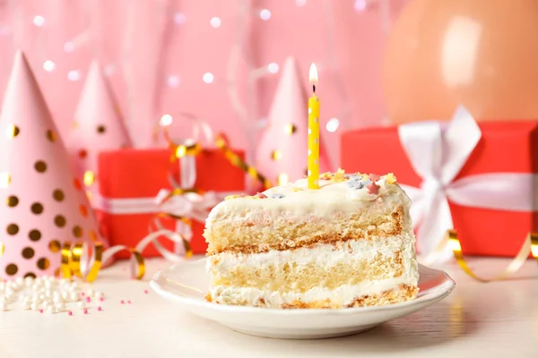 Rebanada Delicioso Pastel Cumpleaños Con Vela Mesa —  Fotos de Stock