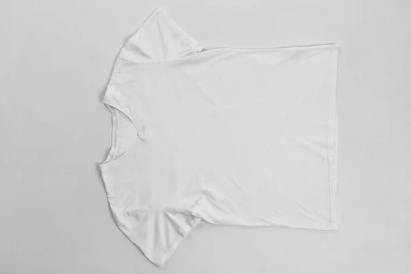 Camiseta Blanco Sobre Fondo Blanco — Foto de Stock