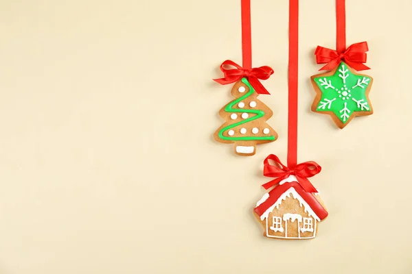 Ízletes Házi Készítésű Karácsonyi Sütik Színes Háttér Felülnézet — Stock Fotó