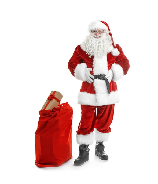 Authentieke Kerstman Met Rode Zak Vol Cadeaus Witte Achtergrond — Stockfoto