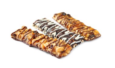 Beyaz arka plan üzerinde farklı Tahıl tahıl barlar. Sağlıklı snack