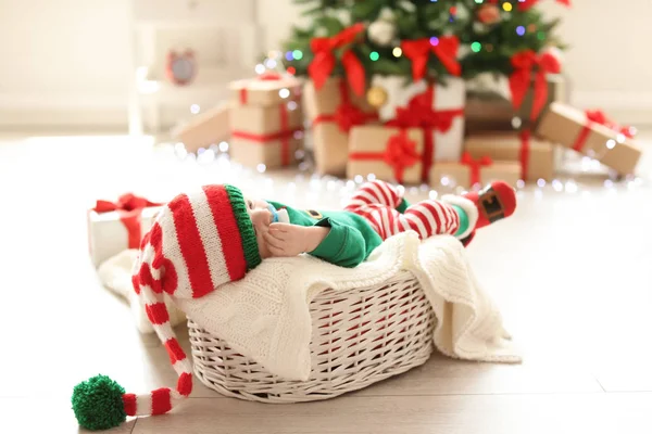 Roztomilé Dítě Vánoční Kostým Doma — Stock fotografie